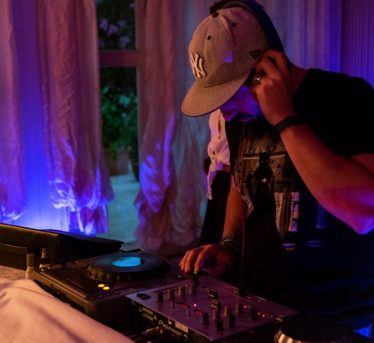 Dj set per feste ed eventi, Dj con propria strumentazione, Ostuni